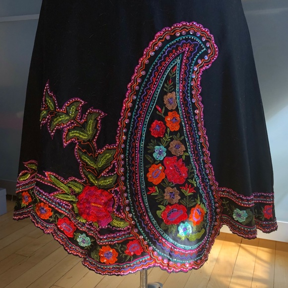 Basil & Maude Black Skirt w/ Sequin Floral/Paisley - Picture 3 of 8